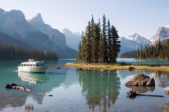 Jasper 5.5 Hour Maligne Boat Cruise & Maligne Valley Tour