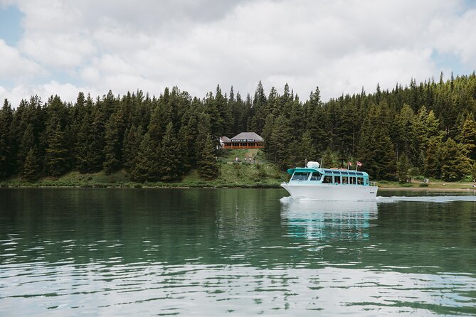 Jasper 5.5 Hour Maligne Boat Cruise & Maligne Valley Tour